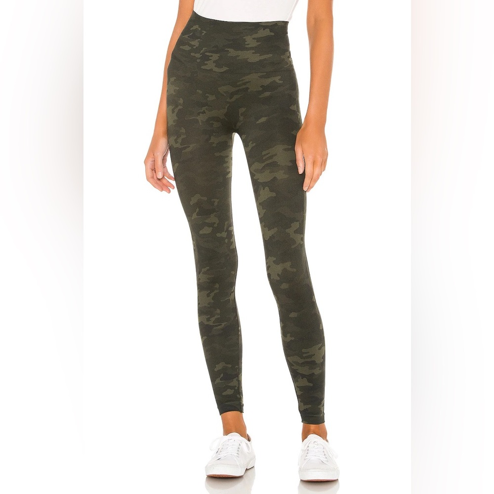 Spanx Look At Me Now Seamless Legging in Green Camo Size Medium